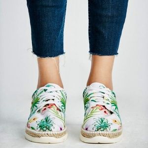 New in box!!Jackson Sneakers size 37